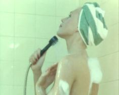 Голая попа Екатерины Кмит в фильме «Крысиный угол» фото #1