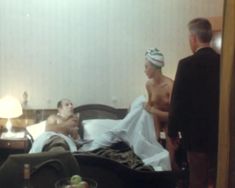 Голая попа Екатерины Кмит в фильме «Крысиный угол» фото #9