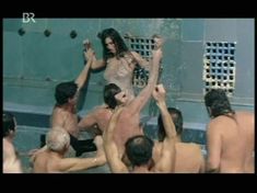 Красотка Екатерина Стриженова оголила грудь в фильме «Купание принцев» фото #6