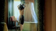 Евгения Трофимова оголила грудь и попу в фильме «Летний дождь» фото #10