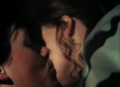 Красивая Дарья Повереннова засветила грудь в фильме «Лето любви» фото #3