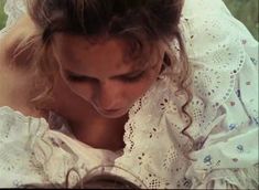 Красивая Дарья Повереннова засветила грудь в фильме «Лето любви» фото #14