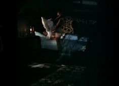 Красивая Дарья Повереннова засветила грудь в фильме «Лето любви» фото #17