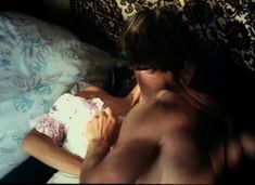 Красивая Дарья Повереннова засветила грудь в фильме «Лето любви» фото #29