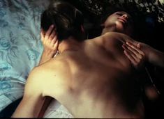 Красивая Дарья Повереннова засветила грудь в фильме «Лето любви» фото #36