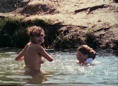 Красивая Дарья Повереннова засветила грудь в фильме «Лето любви» фото #49