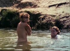 Красивая Дарья Повереннова засветила грудь в фильме «Лето любви» фото #50