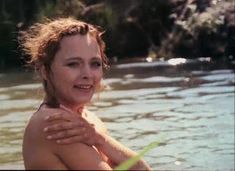 Красивая Дарья Повереннова засветила грудь в фильме «Лето любви» фото #51