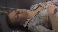 Красивая голая грудь Натальи Рычковой в фильме «Лифт» фото #16