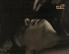 Голая грудь Жанны Эппле в фильме «Ловкач и Хиппоза» фото #7