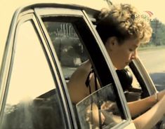 Голая грудь Жанны Эппле в фильме «Ловкач и Хиппоза» фото #15