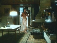 Ирина Шмелева оголила грудь и попу в фильме «Ловушка для одинокого мужчины» фото #1