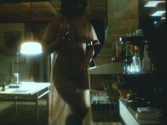 Ирина Шмелева оголила грудь и попу в фильме «Ловушка для одинокого мужчины» фото #2