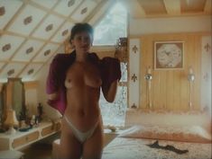 Ирина Шмелева оголила грудь и попу в фильме «Ловушка для одинокого мужчины» фото #9