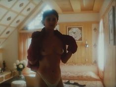 Ирина Шмелева оголила грудь и попу в фильме «Ловушка для одинокого мужчины» фото #10