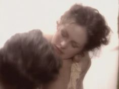 Голая грудь Евгении Лютой в сериале «Любовные авантюры» фото #1