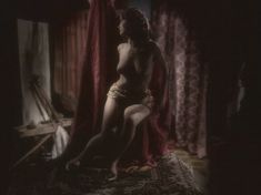 Любовь Тихомирова оголила грудь в сериале «Любовные авантюры» фото #6