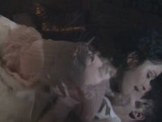 Любовь Тихомирова оголила грудь в сериале «Любовные авантюры» фото #26