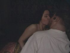 Любовь Тихомирова оголила грудь в сериале «Любовные авантюры» фото #28