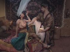 Любовь Тихомирова оголила грудь в сериале «Любовные авантюры» фото #55