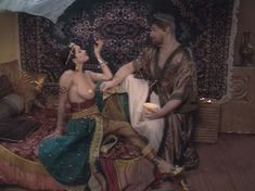 Любовь Тихомирова оголила грудь в сериале «Любовные авантюры» фото #58