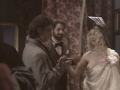 Красотка Яна Шивкова оголила грудь в сериале «Любовные авантюры» фото #8