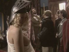 Красотка Яна Шивкова оголила грудь в сериале «Любовные авантюры» фото #11