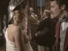 Красотка Яна Шивкова оголила грудь в сериале «Любовные авантюры» фото #12