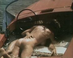 Полностью голая Оксана Калиберда в фильме «Любовь на острове смерти» фото #6