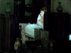 Татьяна Скороходова оголила грудь в фильме «Любовь» фото #7