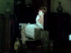 Татьяна Скороходова оголила грудь в фильме «Любовь» фото #8