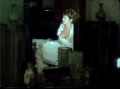 Татьяна Скороходова оголила грудь в фильме «Любовь» фото #9