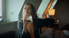 Сексуальная Любовь Аксенова показала голые сиськи в сериале «Мажор» фото #22