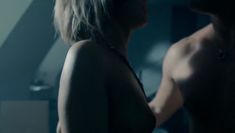 Сексуальная Любовь Аксенова показала голые сиськи в сериале «Мажор» фото #32