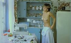 Красивая Наталья Негода оголила грудь и попу в фильме «Маленькая Вера» фото #2