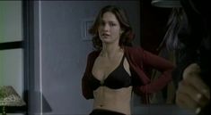 Голая грудь Евгении Брик в сериале «Матрешки»