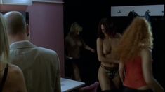 Голая грудь Евгении Брик в сериале «Матрешки»