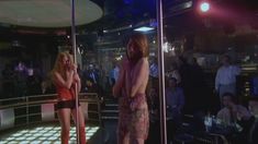 Любовь Толкалина показала голые сиськи в сериале «Матрешки» фото #15