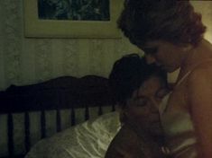 Лариса Шахворостова засветила грудь в фильме «Маэстро вор» фото #12