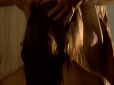 Красивая голая попа Елены Дробышевой в фильме «Мещерские» фото #4