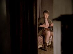 Красотка Татьяна Шитова оголила грудь в фильме «Мещерские» фото #13