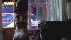 Аккуратная голая грудь Анны Уколовой в фильме «Миннесота» фото #1