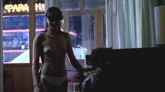 Аккуратная голая грудь Анны Уколовой в фильме «Миннесота» фото #5