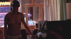 Аккуратная голая грудь Анны Уколовой в фильме «Миннесота» фото #7