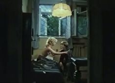 Абсолютно голая Александра Колкунова в сериале «Мир в другом измерении»