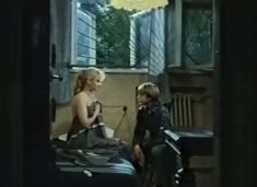 Абсолютно голая Александра Колкунова в сериале «Мир в другом измерении»