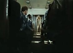 Абсолютно голая Александра Колкунова в сериале «Мир в другом измерении»