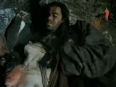 Голая грудь Оксаны Калиберды в фильме «Мистификатор» фото #2