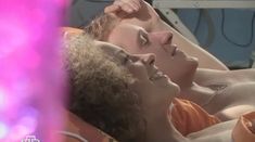 Голая грудь Натальи Русиновой в сериале «Молодые и злые» фото #62