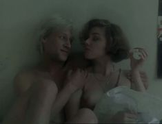 Марина Зудина оголила грудь в фильме «Мордашка» фото #7